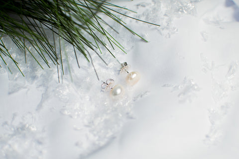 THE MIA PEARL STUDS