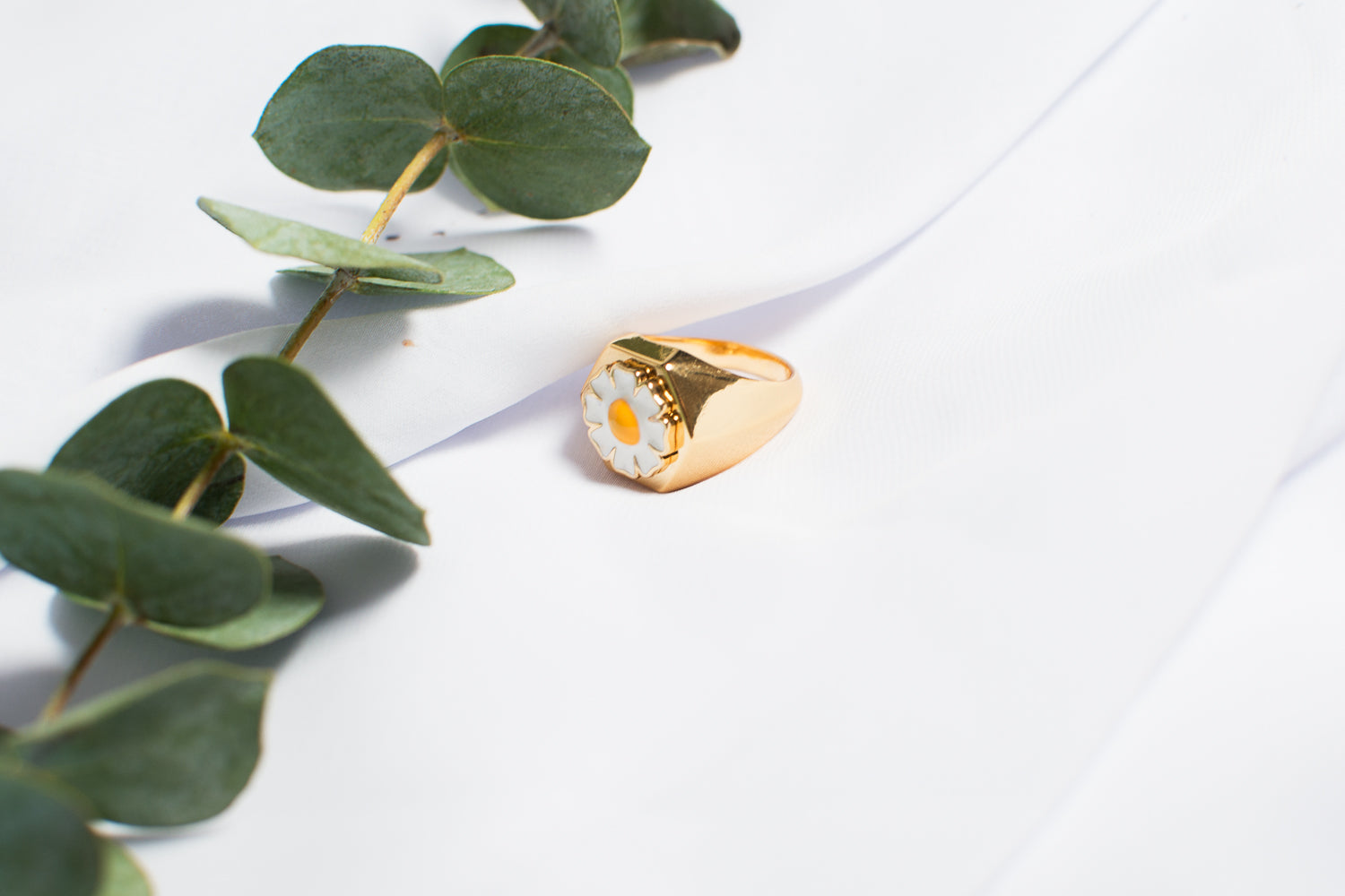 THE DAISY RING