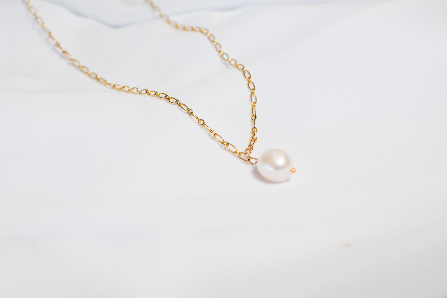 THE DEMI NECKLACE