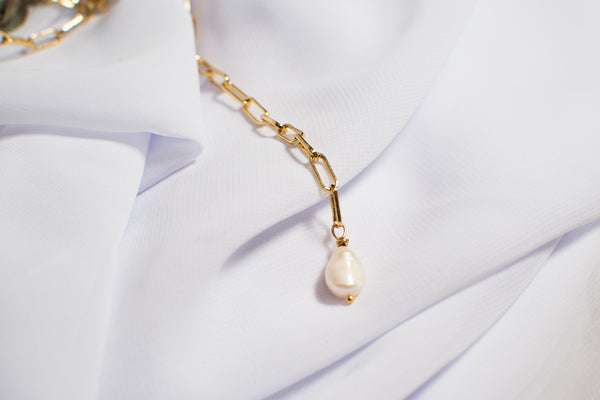 THE LINA DROP NECKLACE